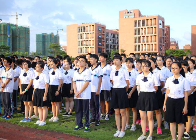 回顾思考 仪式助力成长 --记厦门双十中学漳州分校2016-2017学年高中部闭学仪式