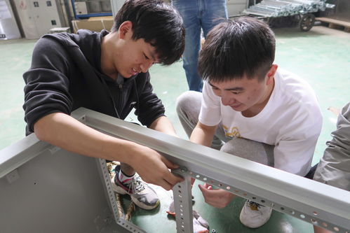 在创新创业中成长的00后大学生