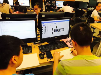 在“玩”中学——2017中学生智能产品设计暑期工作坊